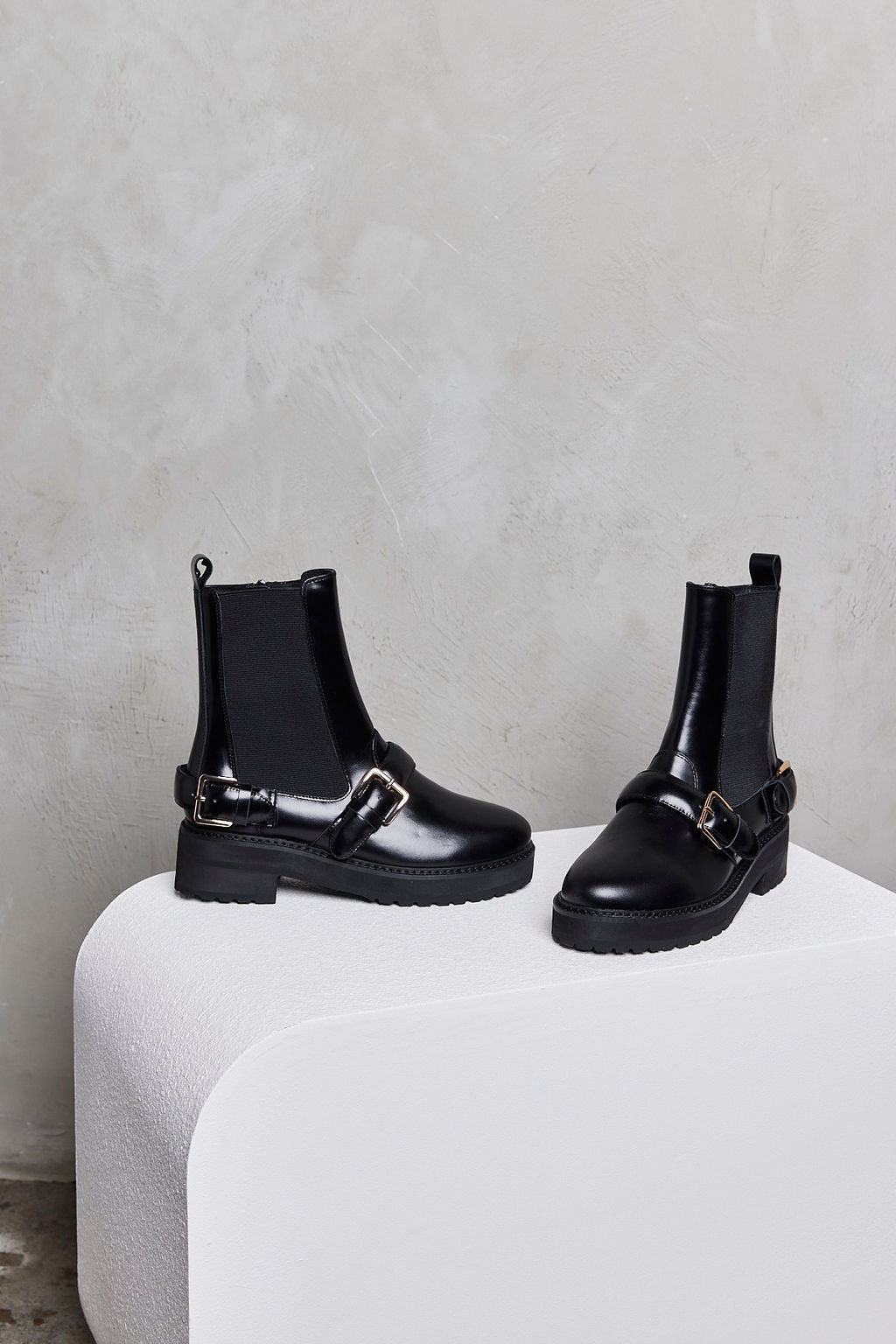 EVERYWHERE Black