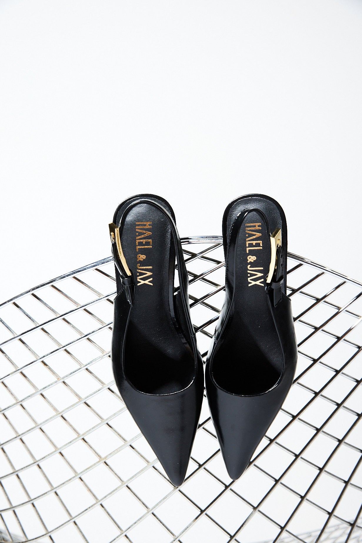 GRACIOUS Black
