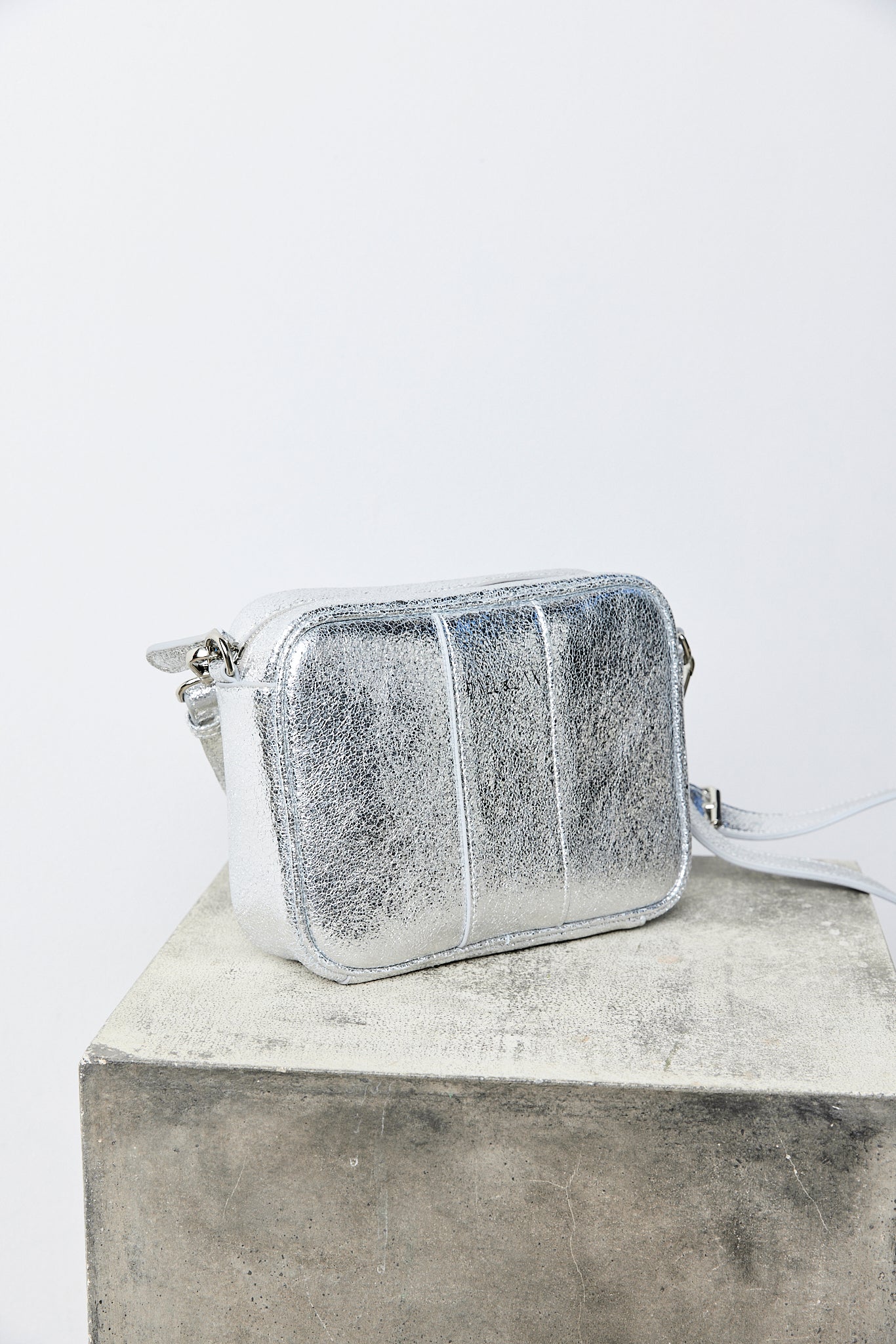 NATE BAG Silver Leather