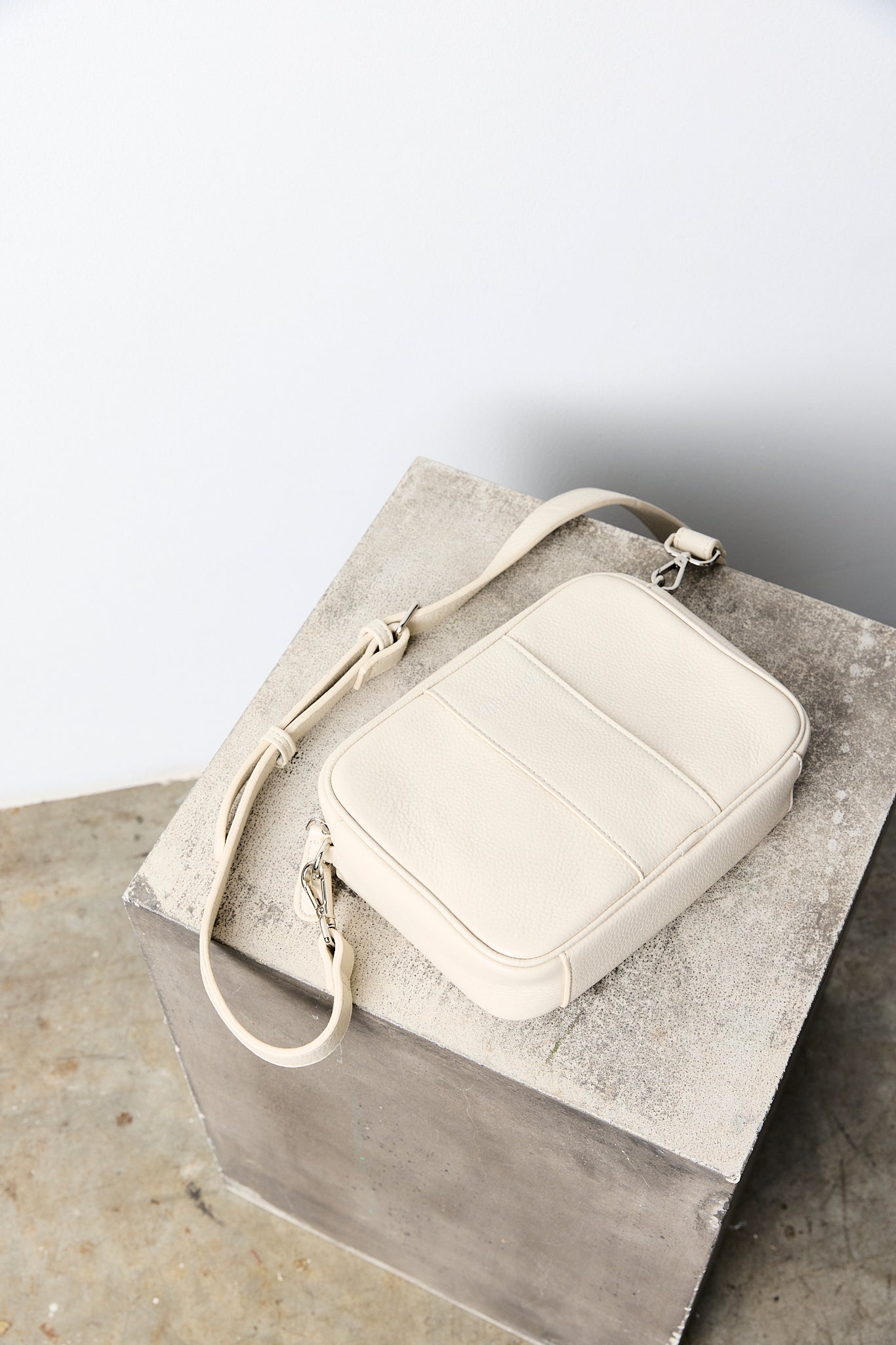 NATE BAG Bone Leather