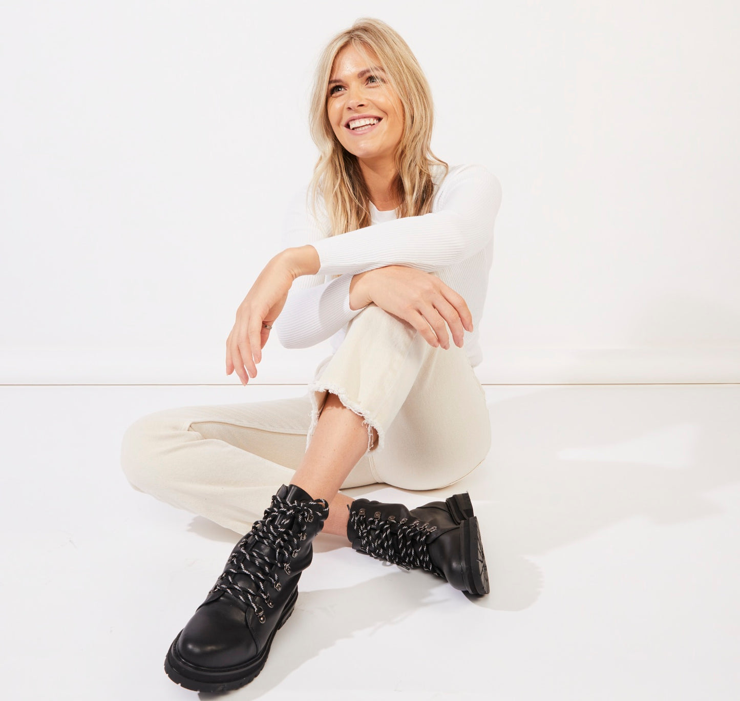 ESSENCE Black (Sample37)